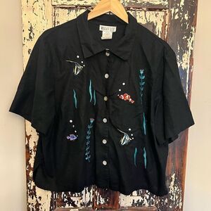 Vintage women’s 90’s embroidered crop fish button down “mom” shirt. Size 18W